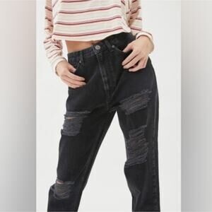BDG Mom High Rise distressed jean